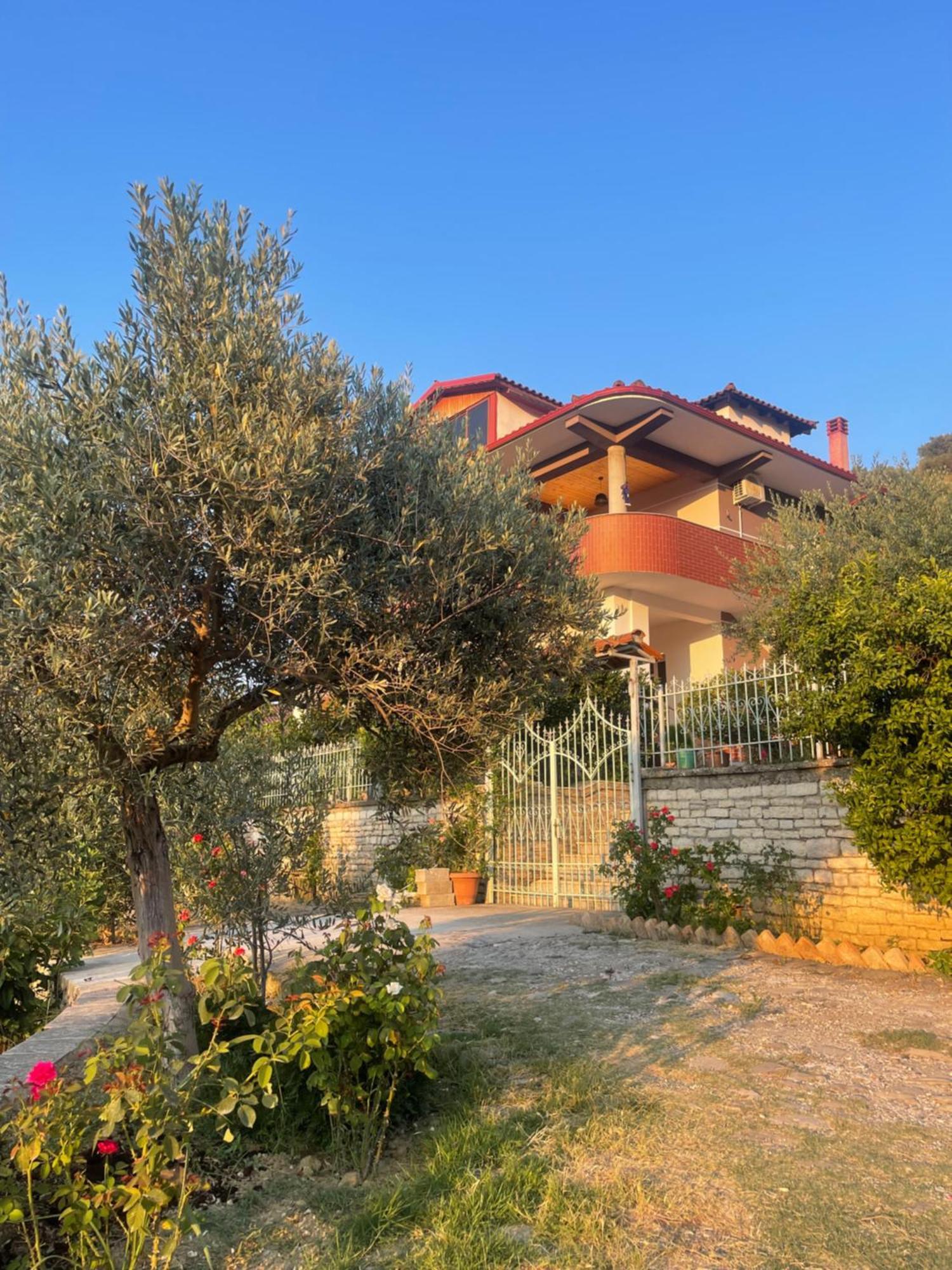 Georgemishel Guest House Berat Exterior photo