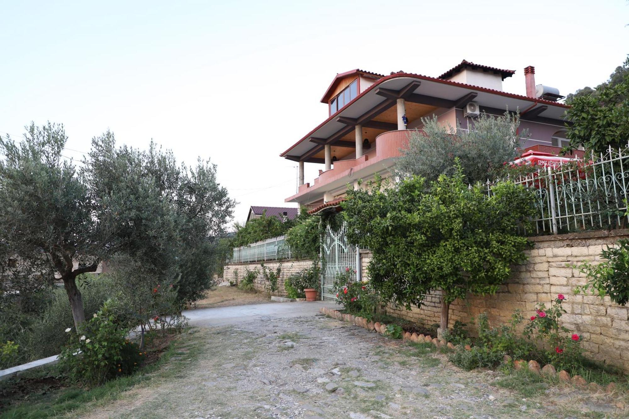 Georgemishel Guest House Berat Exterior photo
