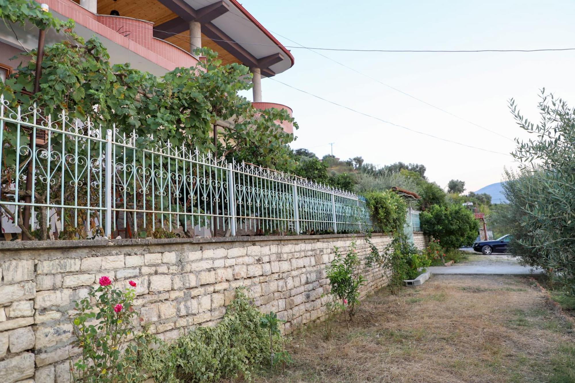 Georgemishel Guest House Berat Exterior photo